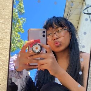 Meet your Posher, Estella